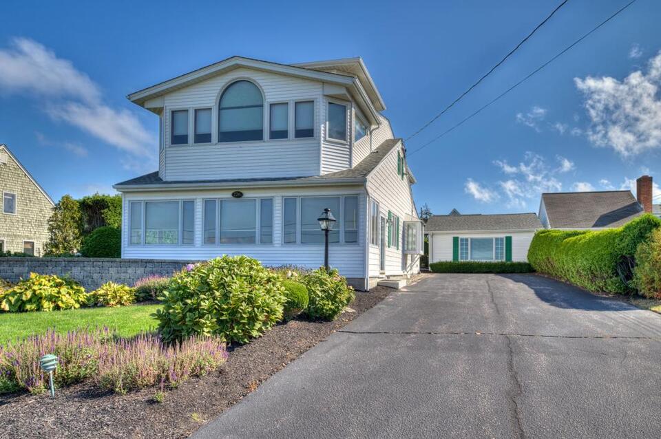 Narragansett home shatters Bonnet Shores record