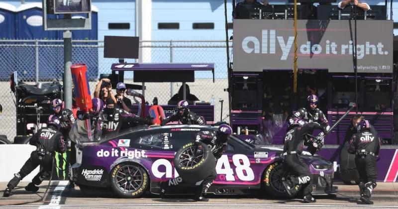 Bowman’s Pit Crew Meltdown at Darlington