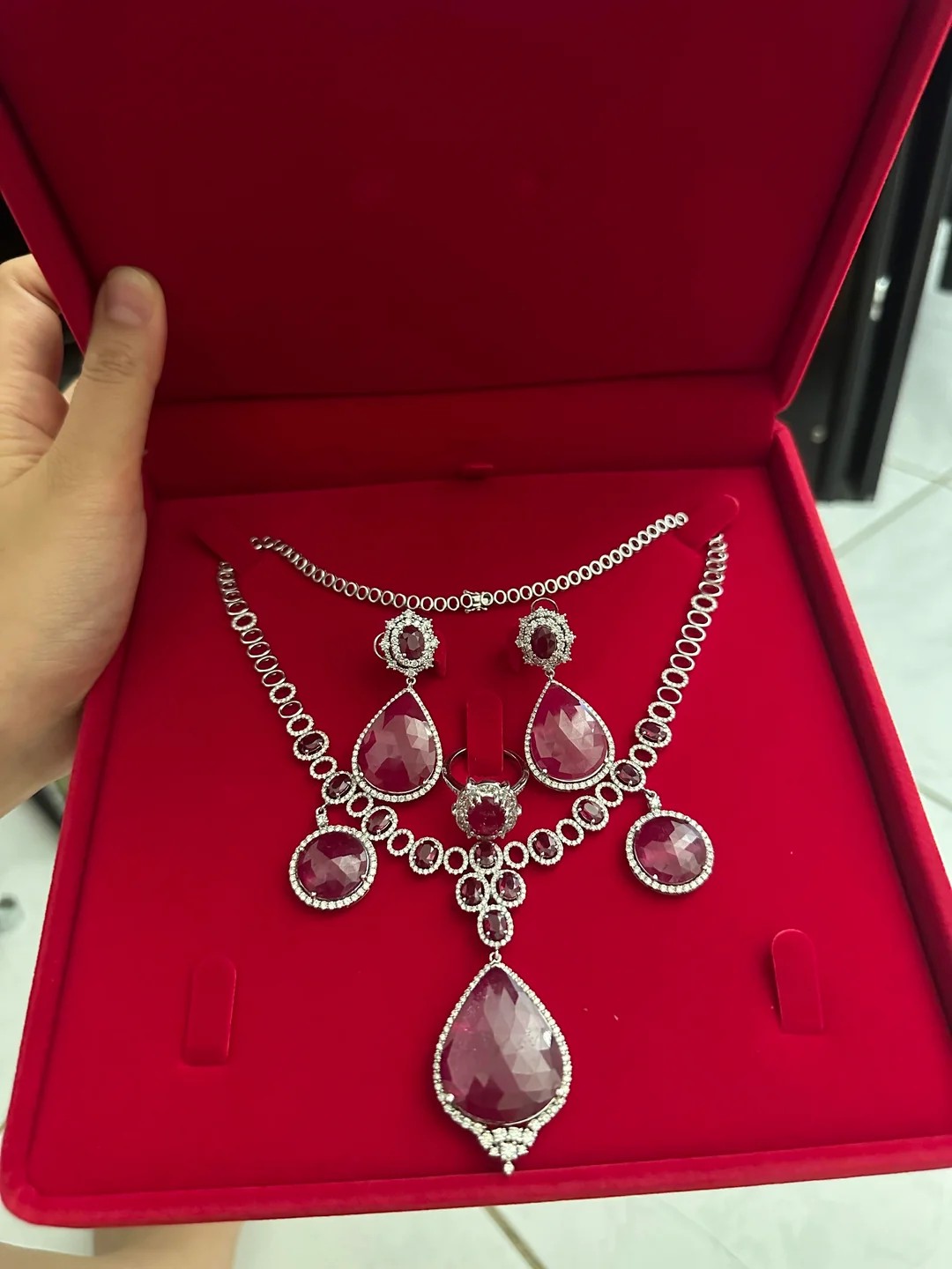 My Mom Says I Should Sell My Diamond and Ruby Set for Gold. Is She Right?