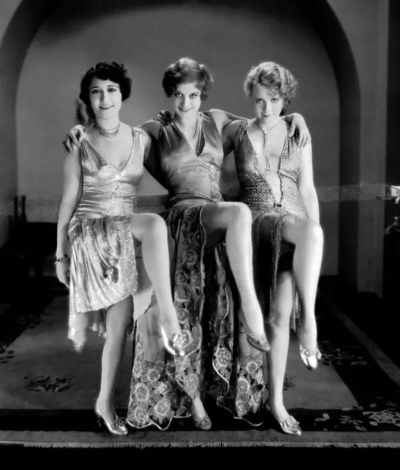 Teen Drama in 1900s: Flappers vs. Tradition 🥊