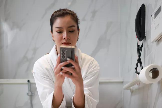 Is Your Bathroom Tech Habit Hurting You?