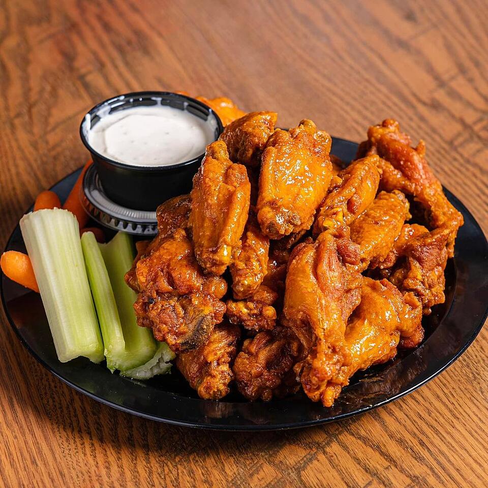Syracuse pizza shop stuns with wild wing wins