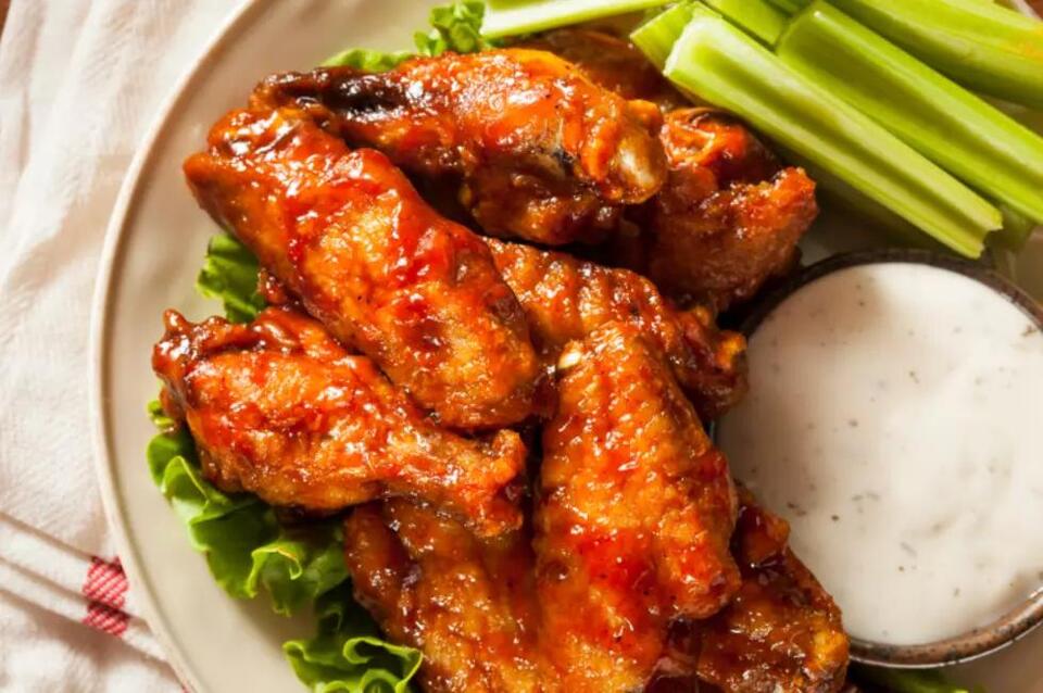 Syracuse pizza shop stuns with wild wing wins