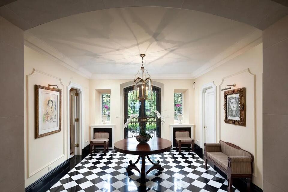 Winnetka mansion shatters Chicago price record
