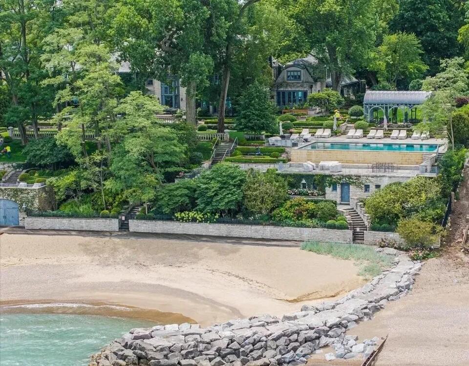 Winnetka mansion shatters Chicago price record