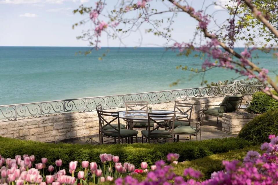 Winnetka mansion shatters Chicago price record