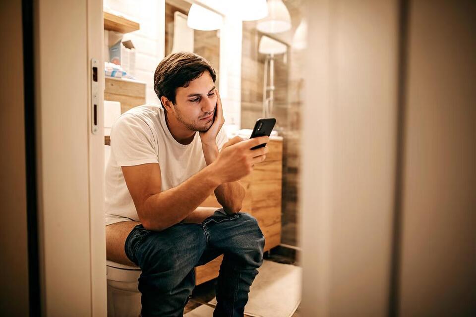 Is Your Bathroom Scroll Hurting Your Health?