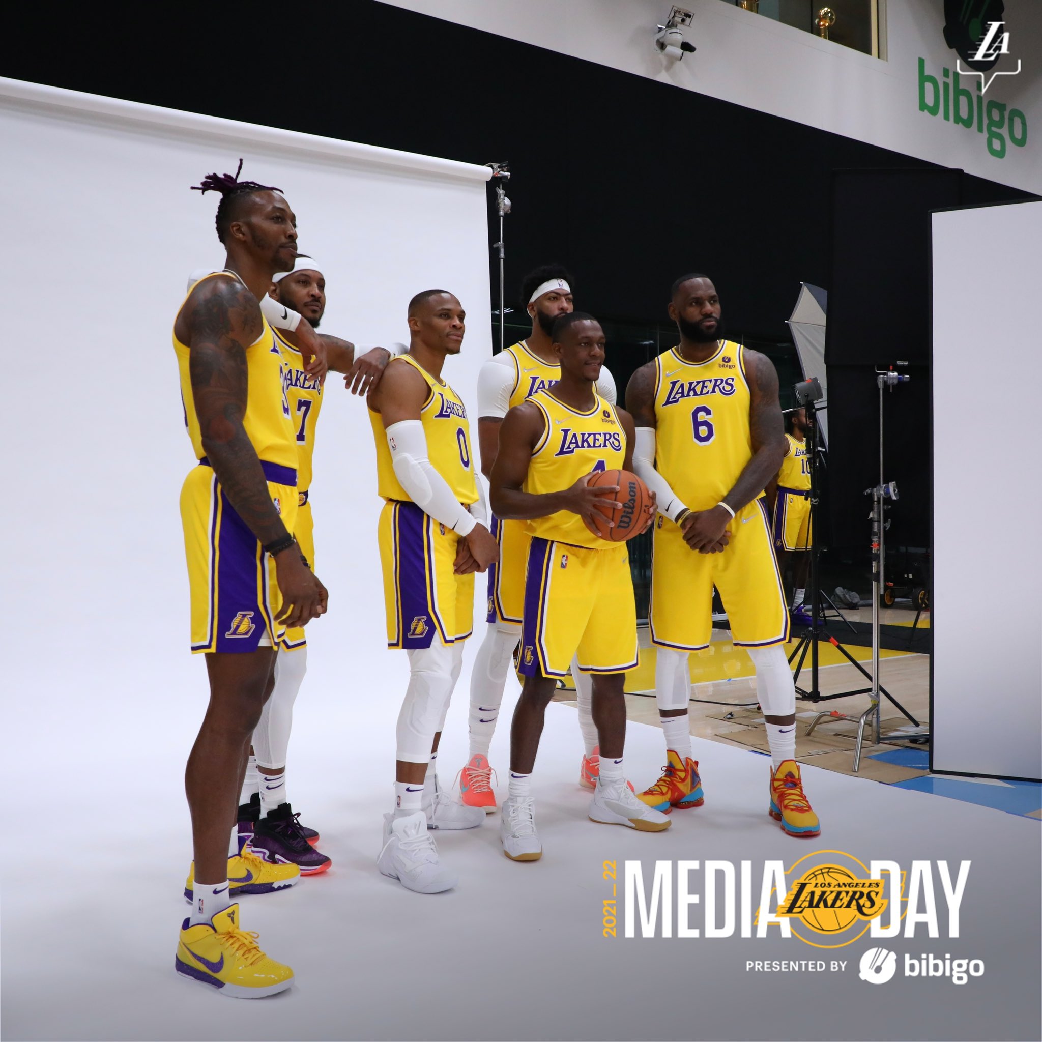 The 2021–22 Lakers: 14 Players Out of the NBA the Next Season