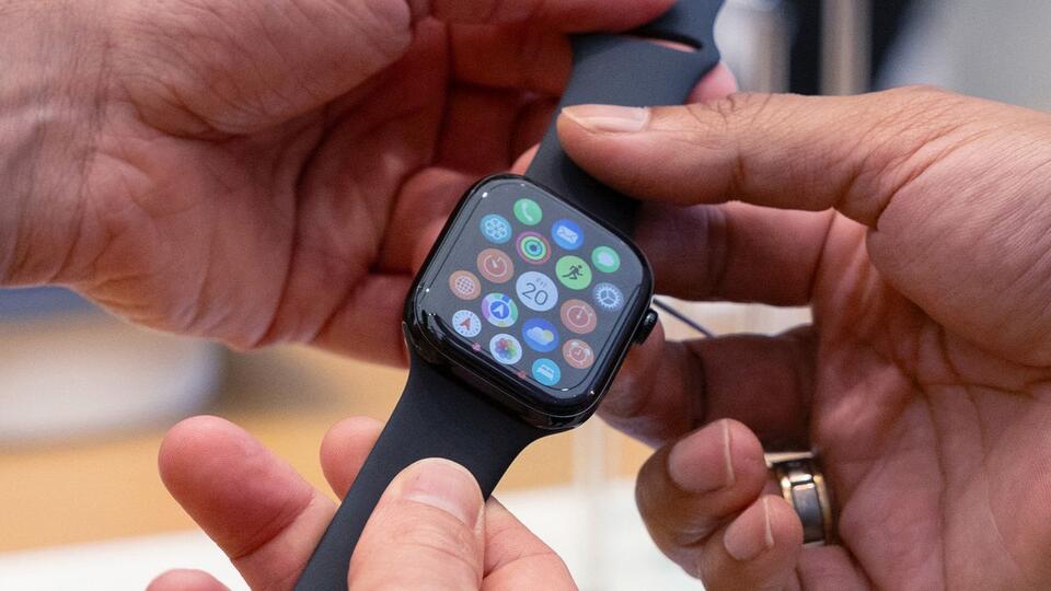 Apple Watch 11: Brighter Screens, Real Progress?