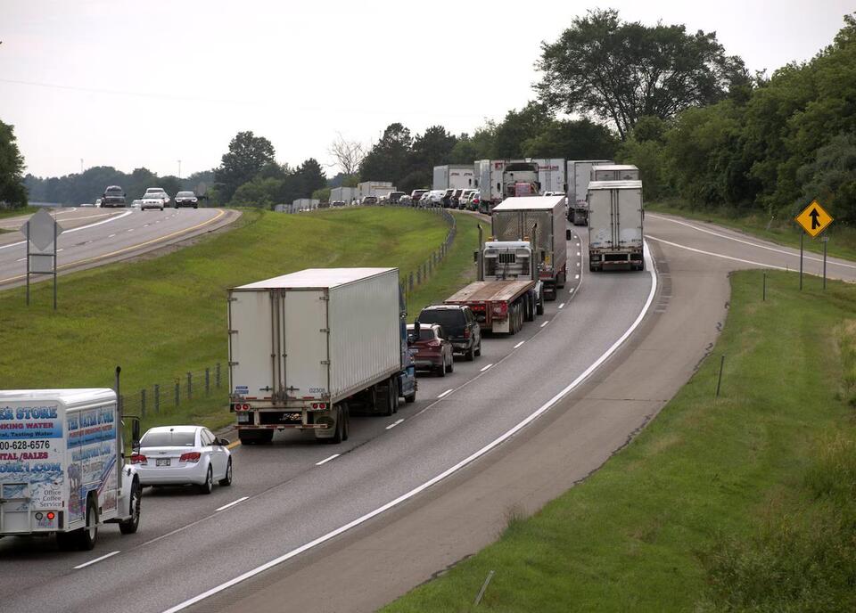 Major crash shuts down U.S. 23 near Ann Arbor
