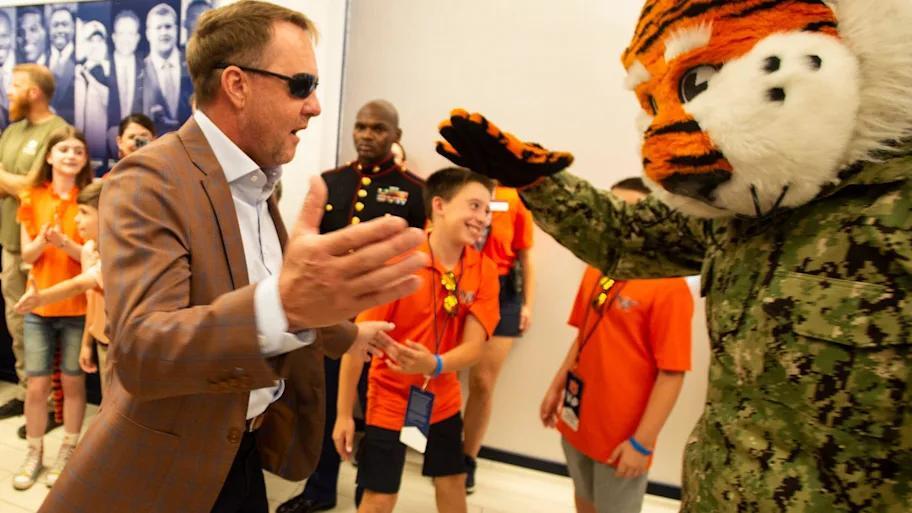 Auburn eyes big flip in recruiting battle