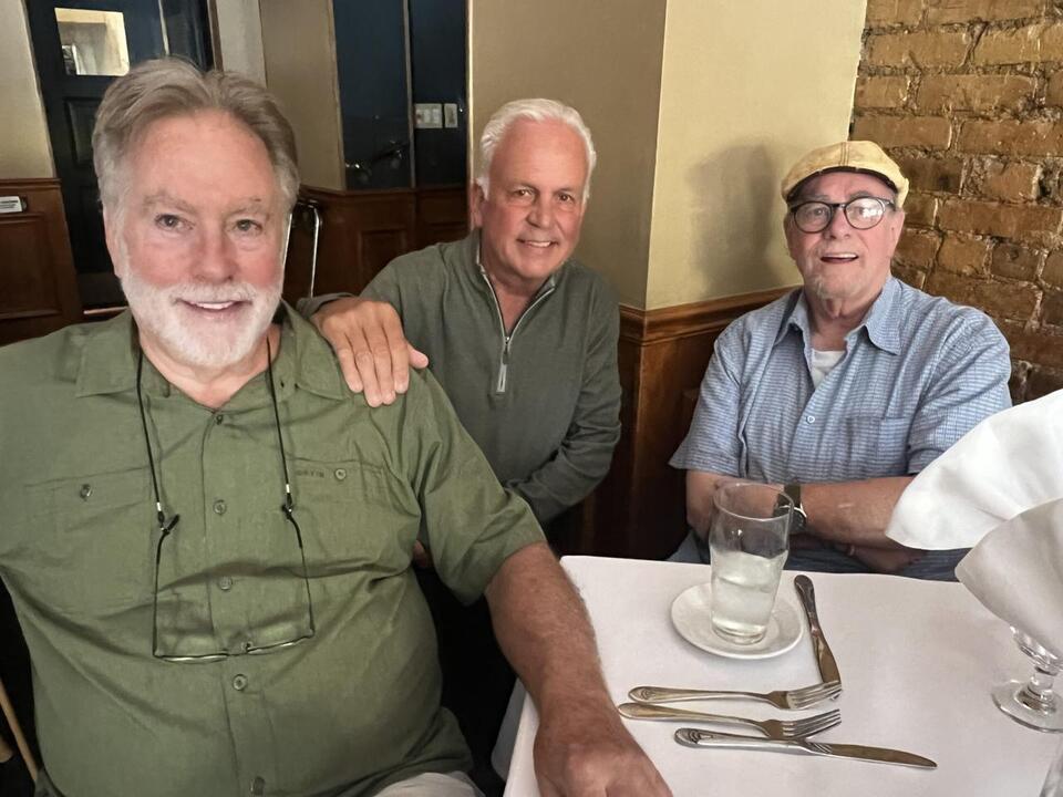 Bay Ridge says cheers to Roy’s 30 years