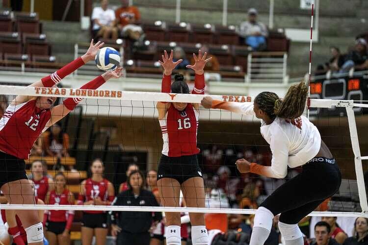 Austin volleyball breaks records at Moody Center