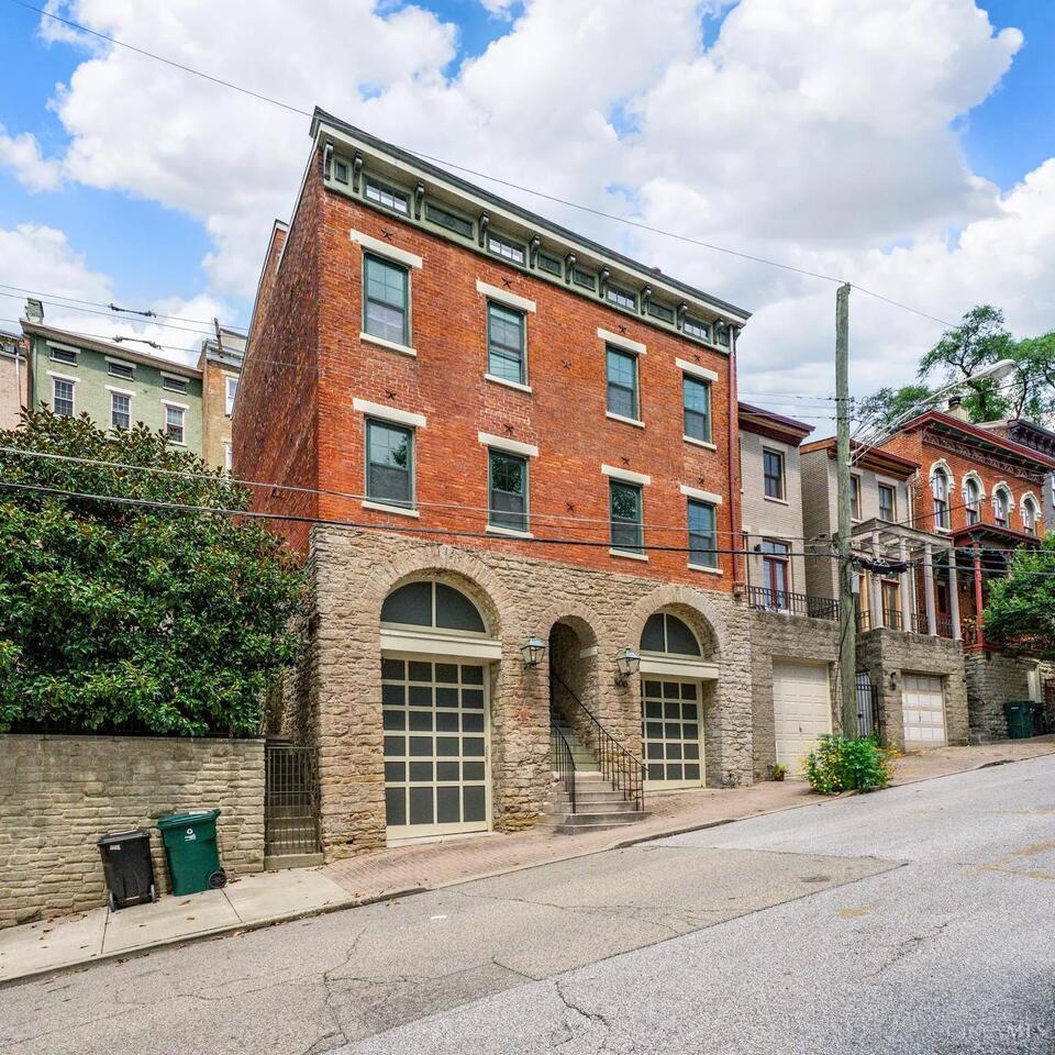 Prospect Hill’s carriage house wows with rooftop views