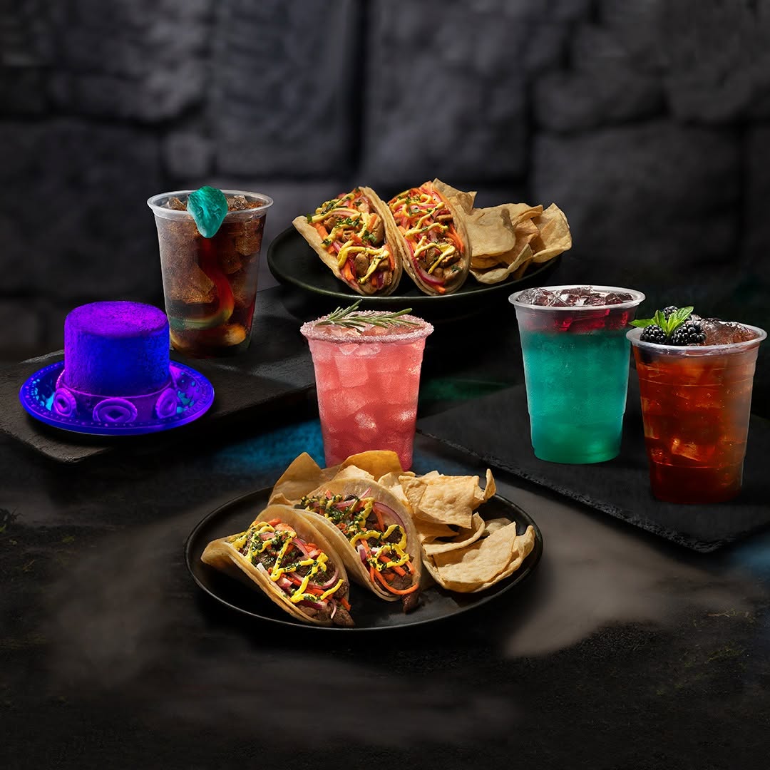 Slash brings spooky rock vibes to Halloween Horror Nights