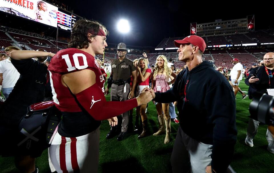 Oklahoma stuns Michigan with Mateer magic