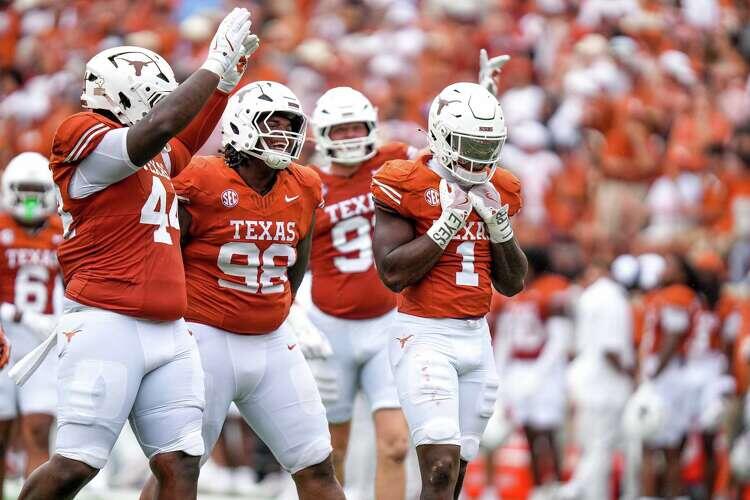 Colin Simmons’ rocky start sparks Texas football talk