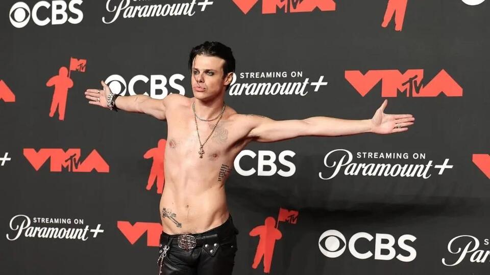 Yungblud’s VMAs Look: Pants So Low, OMG