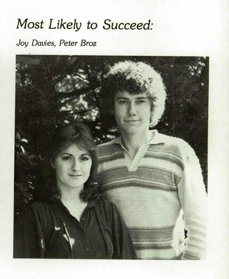 Did Tim Cook & Duchovny Really Go to School Together? 🤔