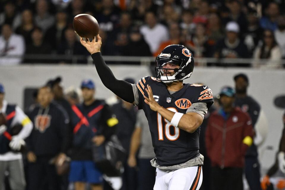 Bears vs Vikings: Jim Cornelison’s Anthem Steals the Show