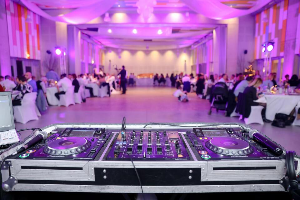 DJ Quits Wedding Over Song Drama—Total Chaos!