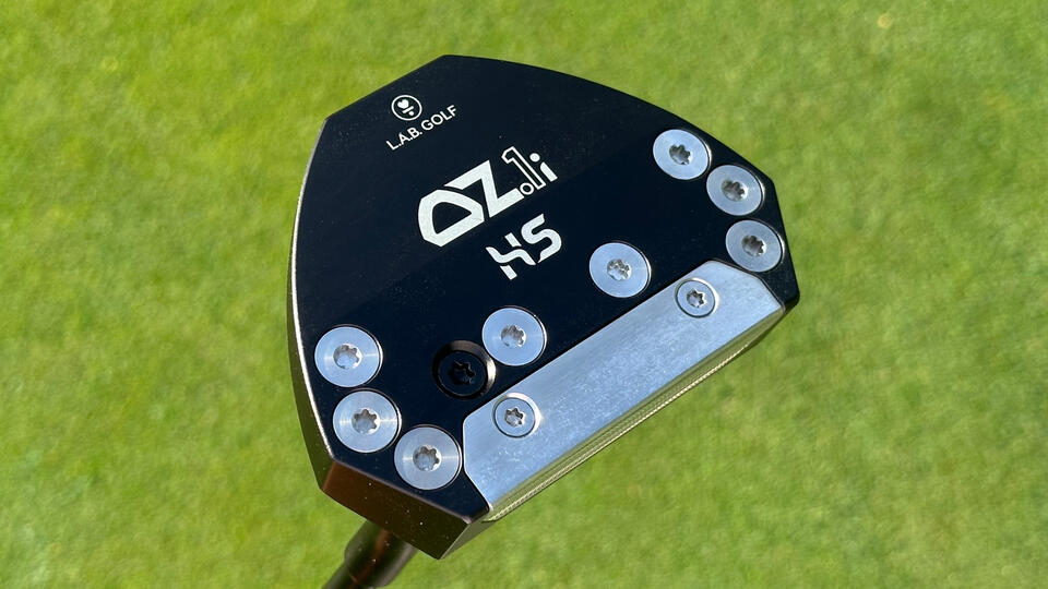 Adam Scott Ditches Broomstick for New Flatstick!