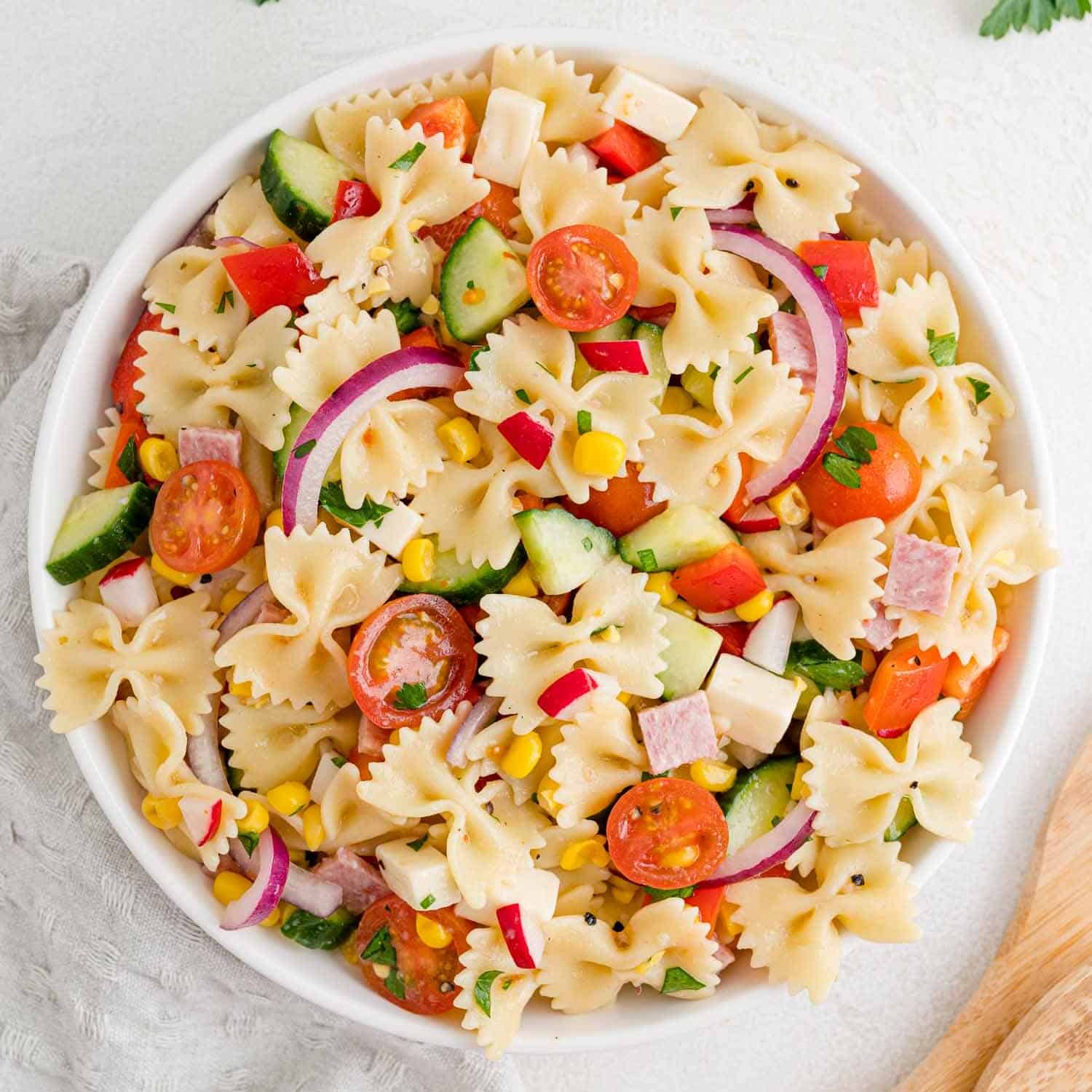 Summer pasta salad you’ll keep in the fridge all week 🥗✨