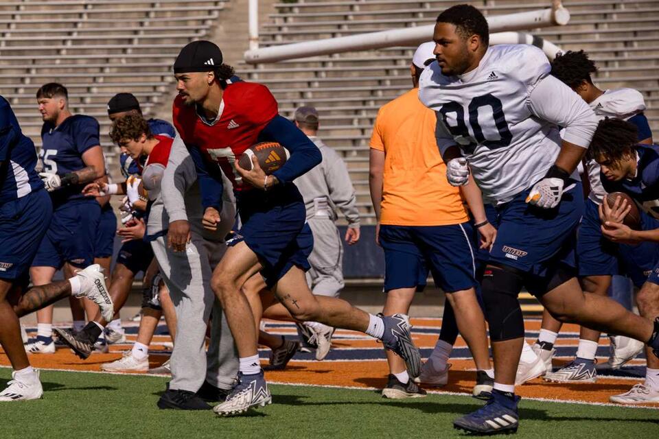 Texas faces off against UTEP’s star QB Nelson