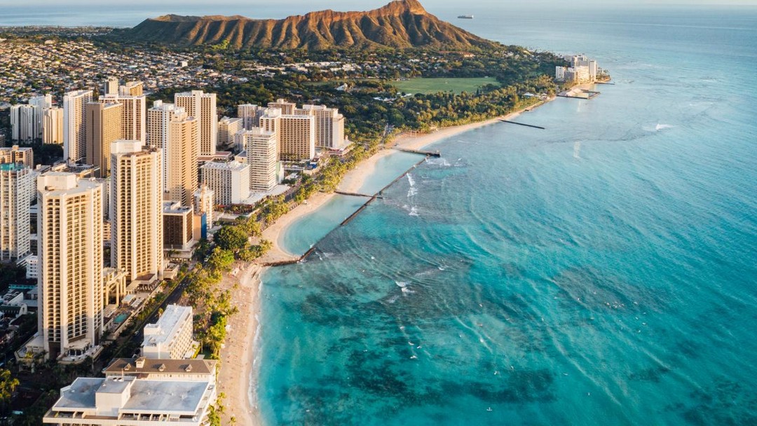 honolulu: paradise or prisoner’s island? 🌺🌊