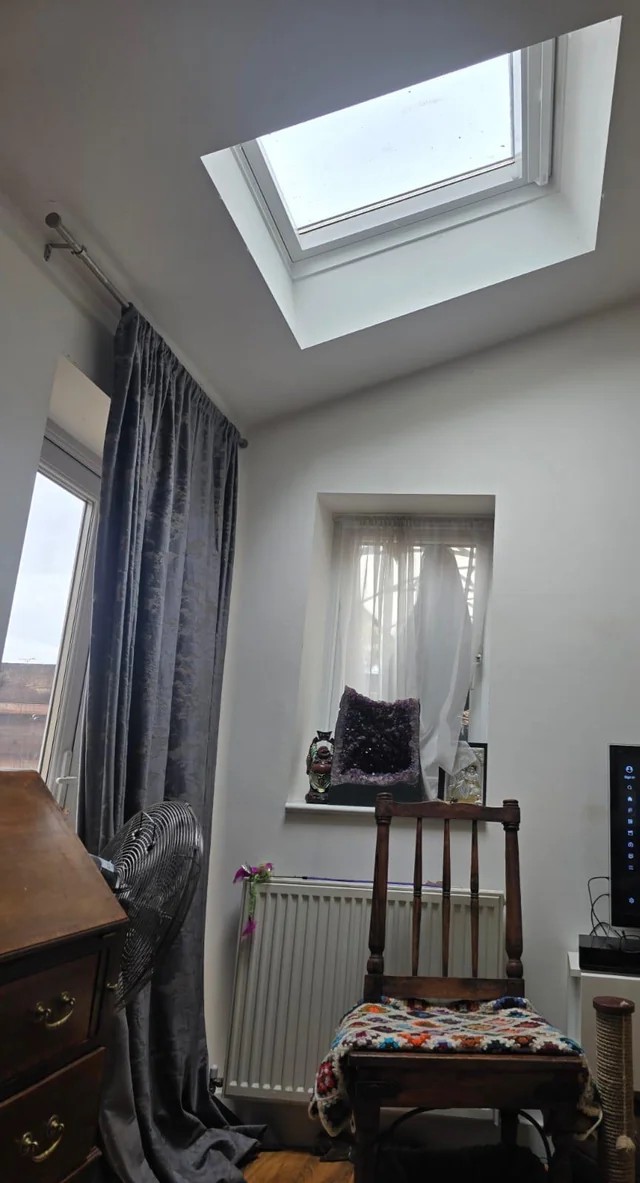 Me (18f) and my dad (61m) both saw the same thing. Not sure what it is or what to do Debunk This