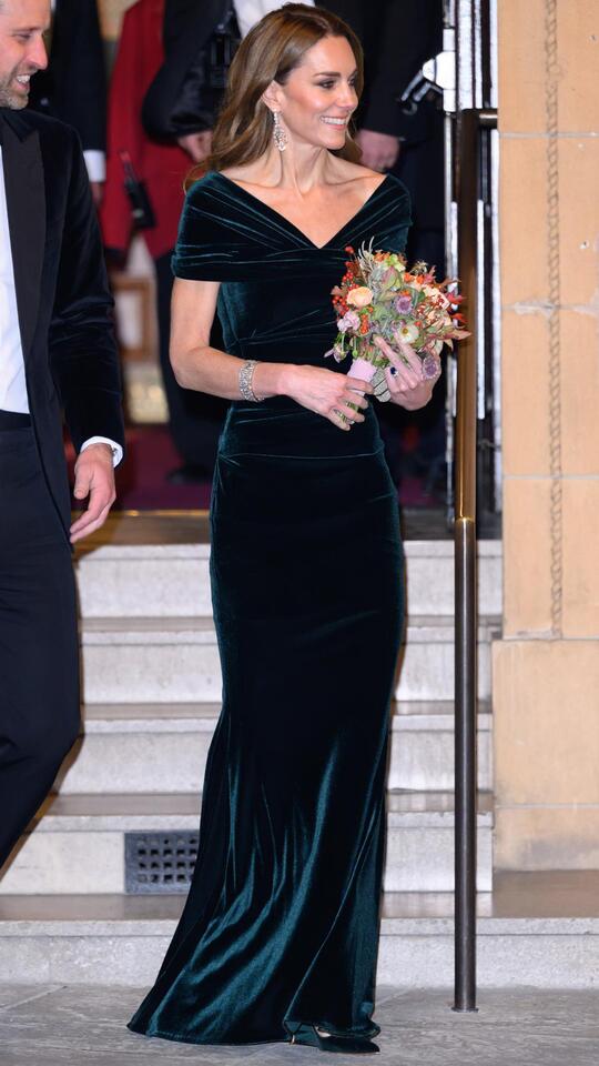 Kate’s Velvet Gown Sparks Designer Debate 👗