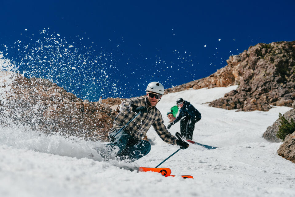 7 Genius Ways to Outsmart Ski Crowds