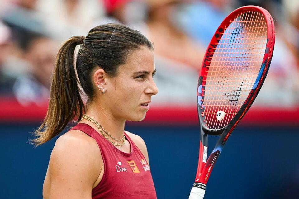 Pegula Surprised by Navarro’s Lefty Golf Swing