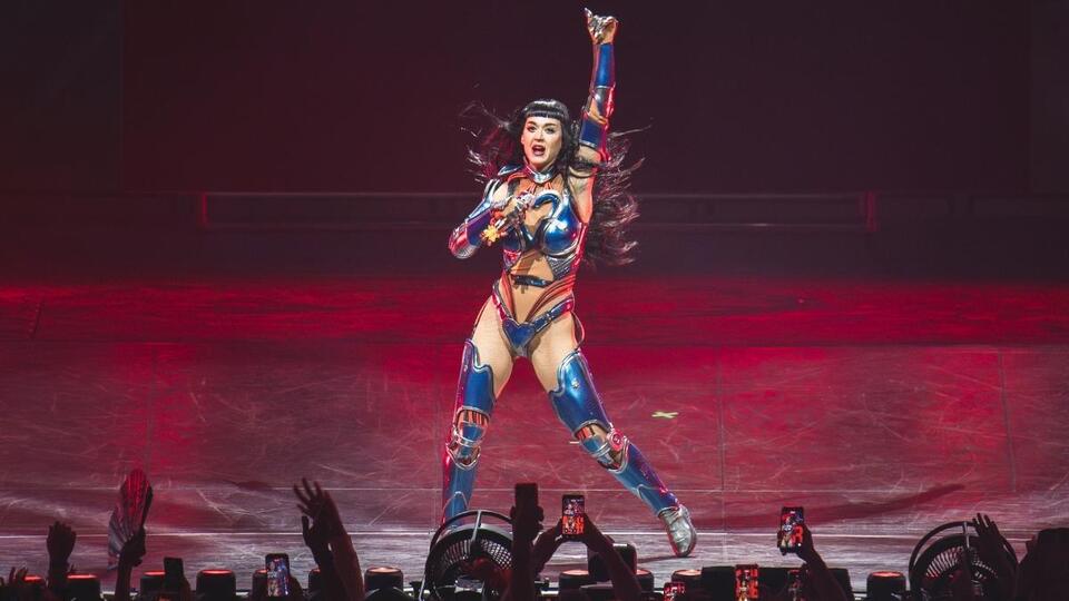 Katy Perry’s Wild Red Tour Look Has Fans Obsessed
