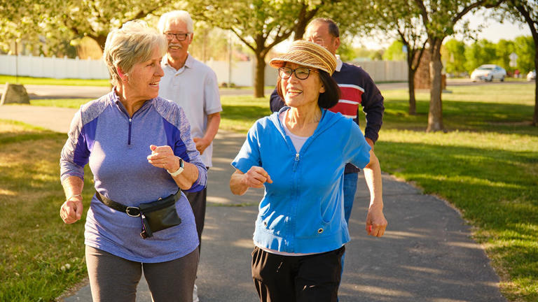 Walking Away Alzheimer’s? This Study Says Yes!