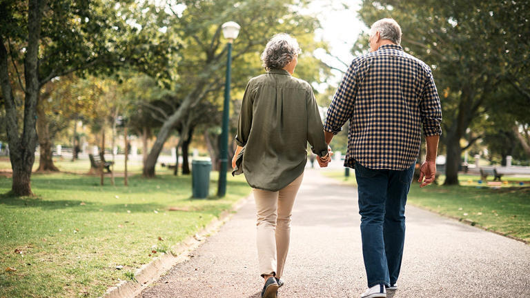 Walking Away Alzheimer’s? This Study Says Yes!