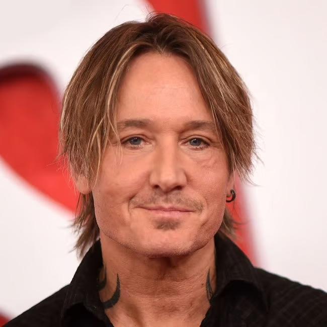 Keith Urban’s Wild CMA Look Has Fans Divided