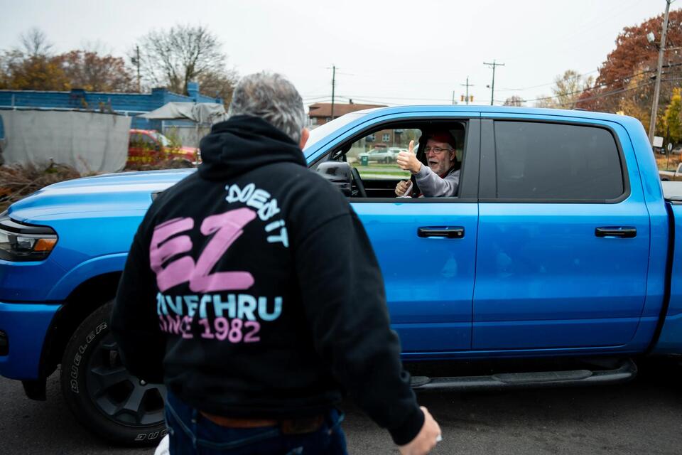 Akron’s EZ Drive Thru is pure community gold