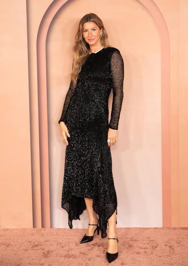 Gisele’s Epic Comeback in THAT Dress