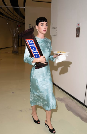 Katy Perry’s Slit Dress Is Next Level