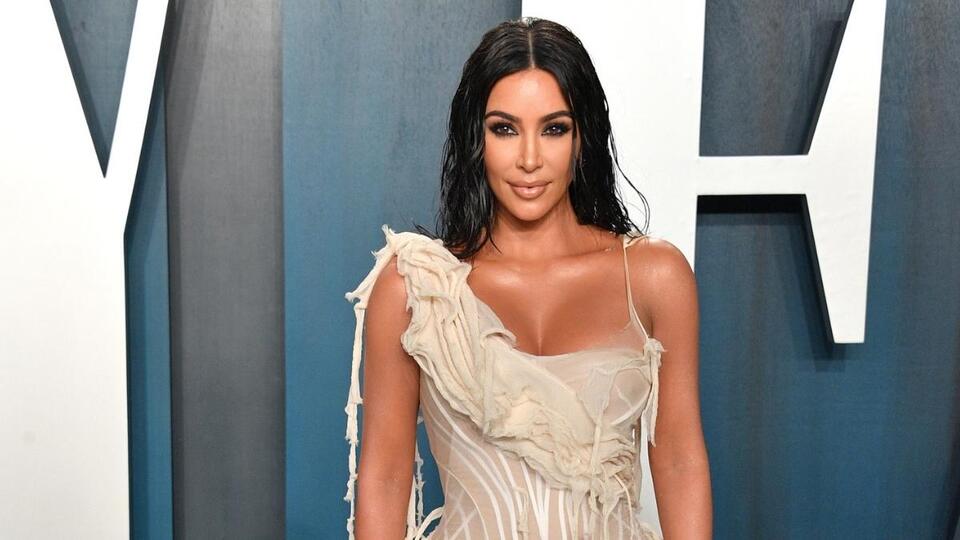 Kim Goes Full Shipwreck Chic in Rio