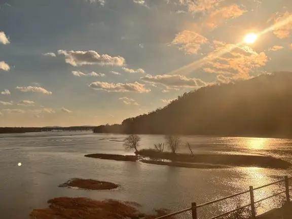 Why I always pick Amtrak over flying