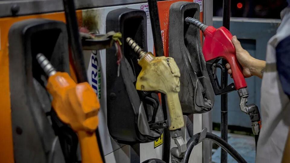 Gas Pump Drama: Mechanic's TikTok Warning 🚗