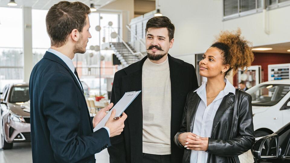 Car Salesmen Spill Their Sneakiest Secrets