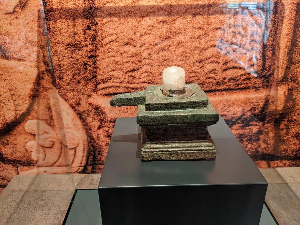 10 Ancient Artifacts That Defy Logic