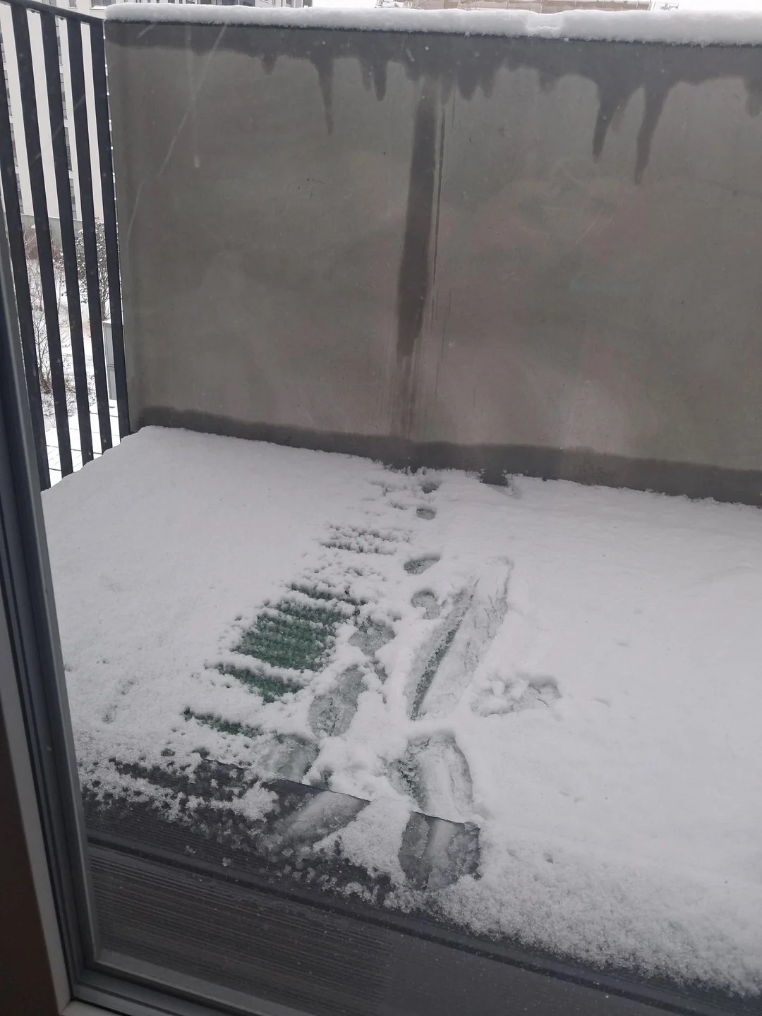 Guys I'm scared. I haven't been on my balcony since it started snowing and I live on a 7th floor