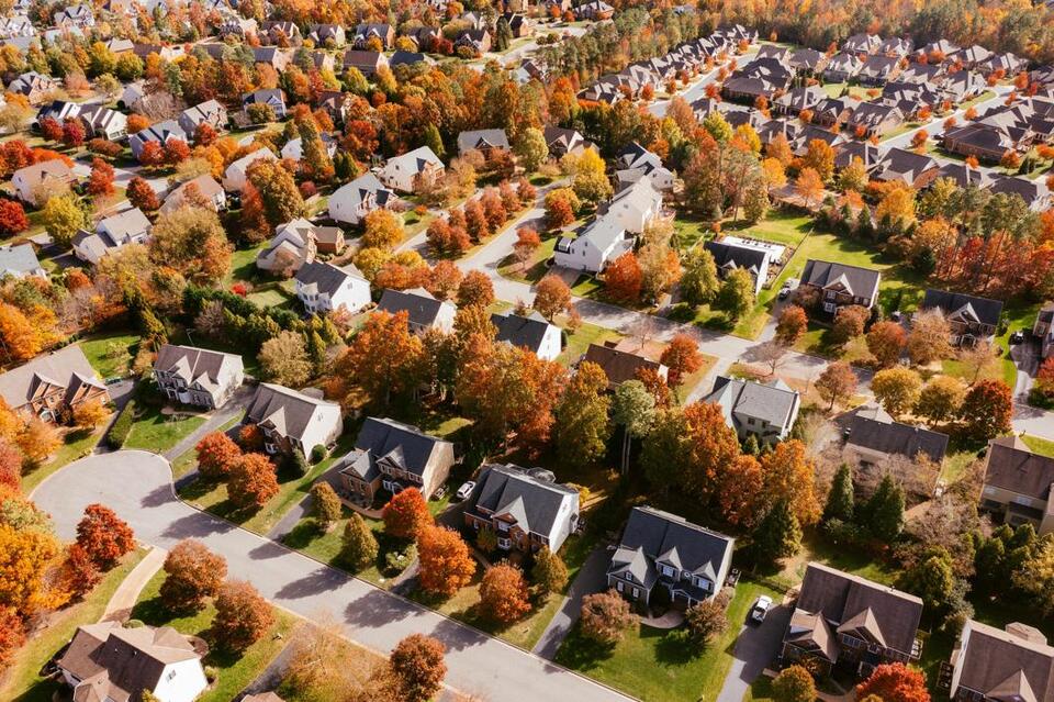 Mortgage Rates Drop: Time to Refi or Buy?