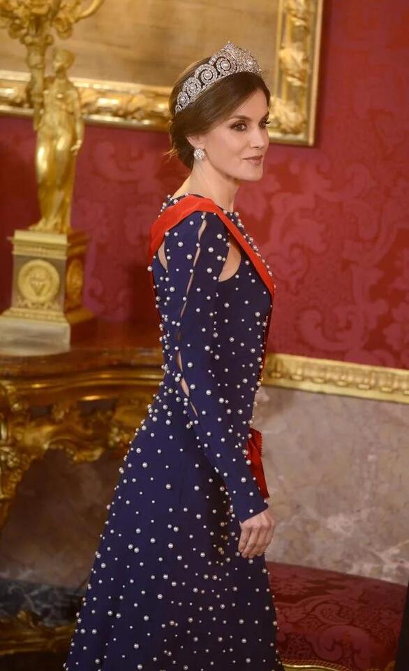 Queen Letizia’s Tiara Comeback!