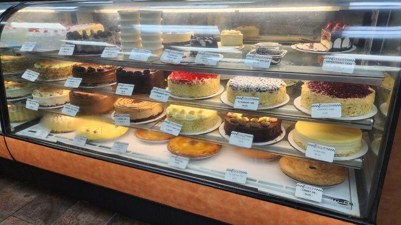 Maryland’s crab cake legend: G&M delivers big