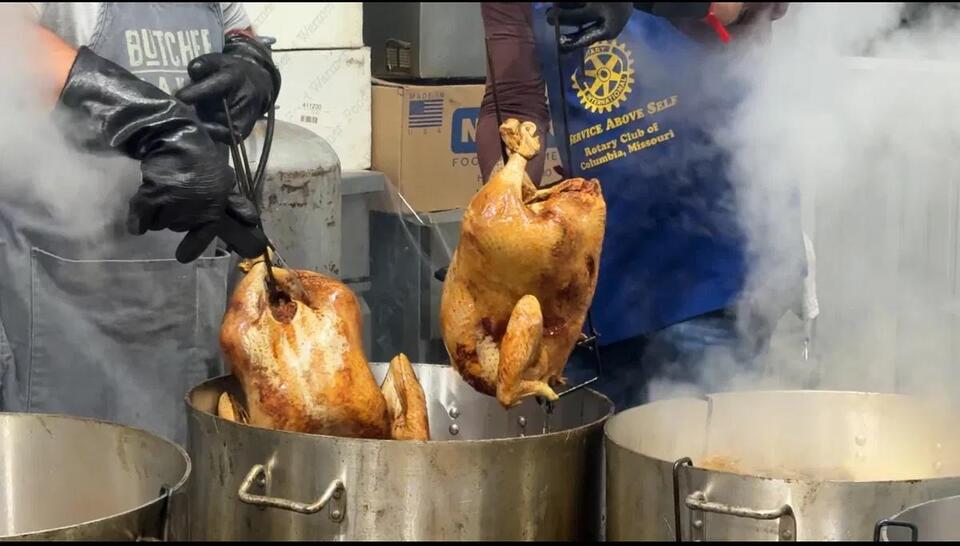 Columbia’s turkey fry feeds hundreds this Thanksgiving